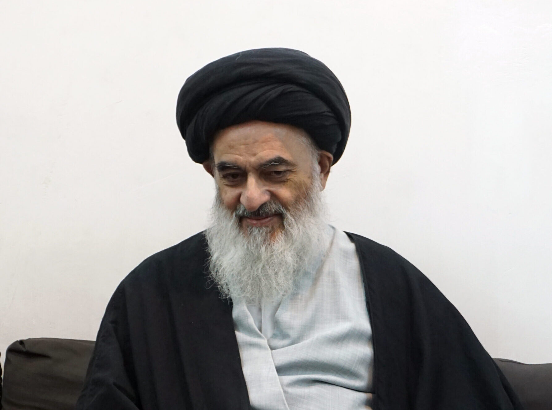 ترجمة المرجع الشيرازي ووالده وجده